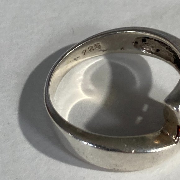 3 red glass gems in sterling silver by pass ring. - Picture 3 of 8